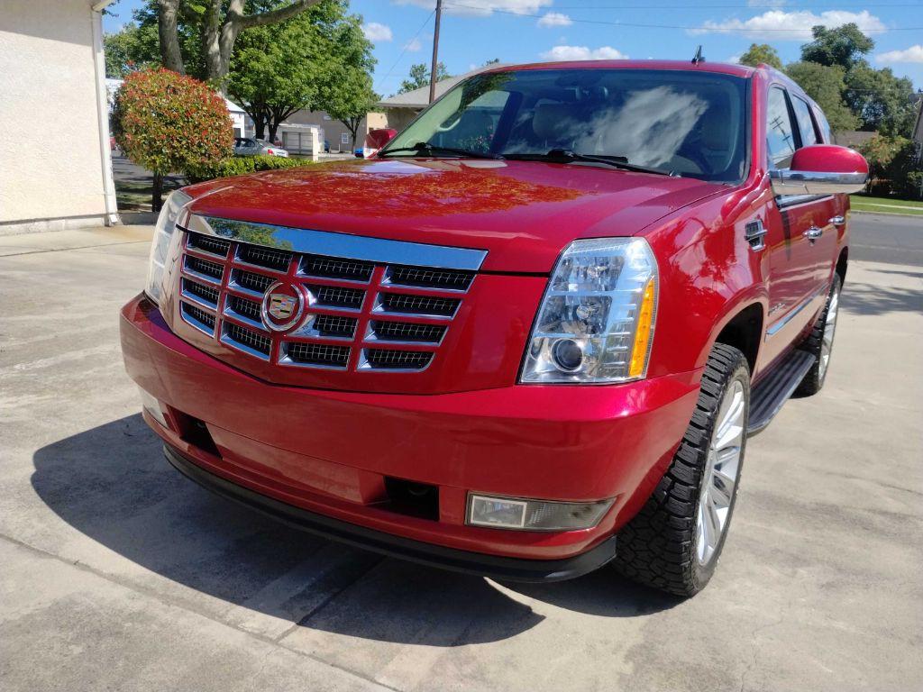 2013 Cadillac Escalade Image 2