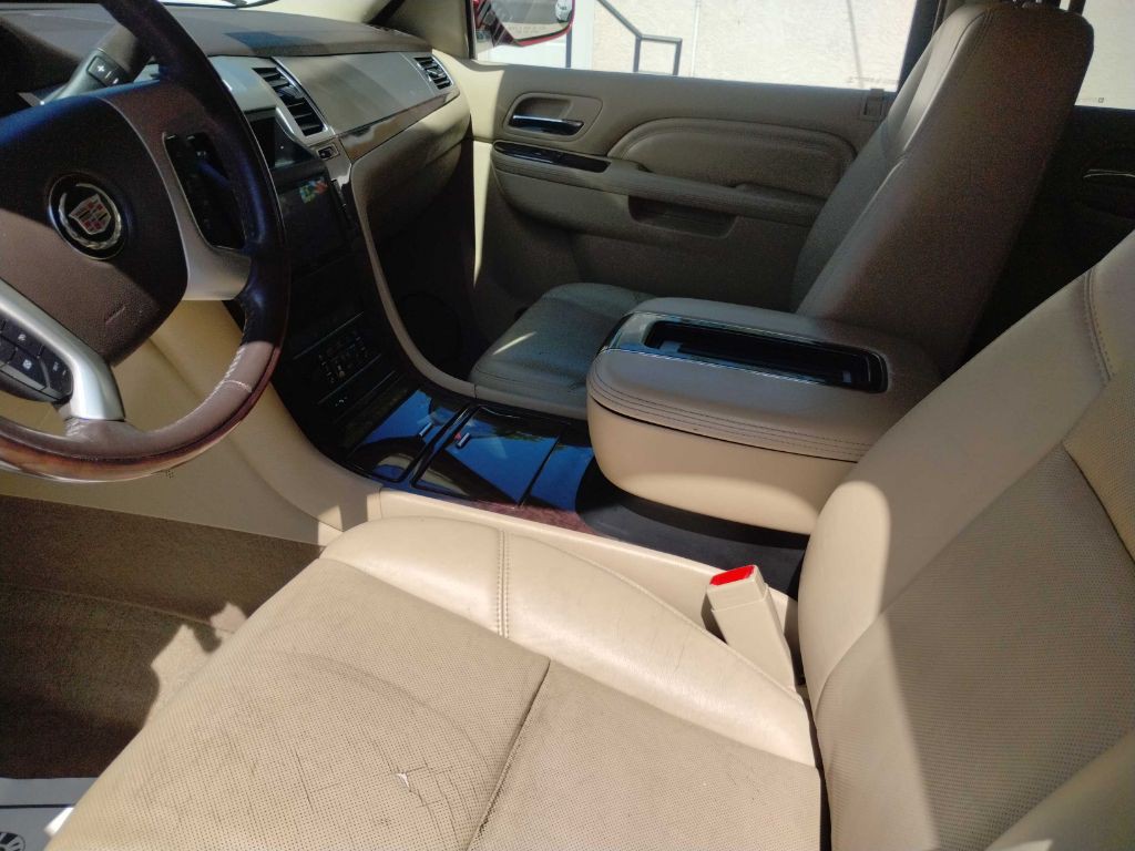 2013 Cadillac Escalade Image 18