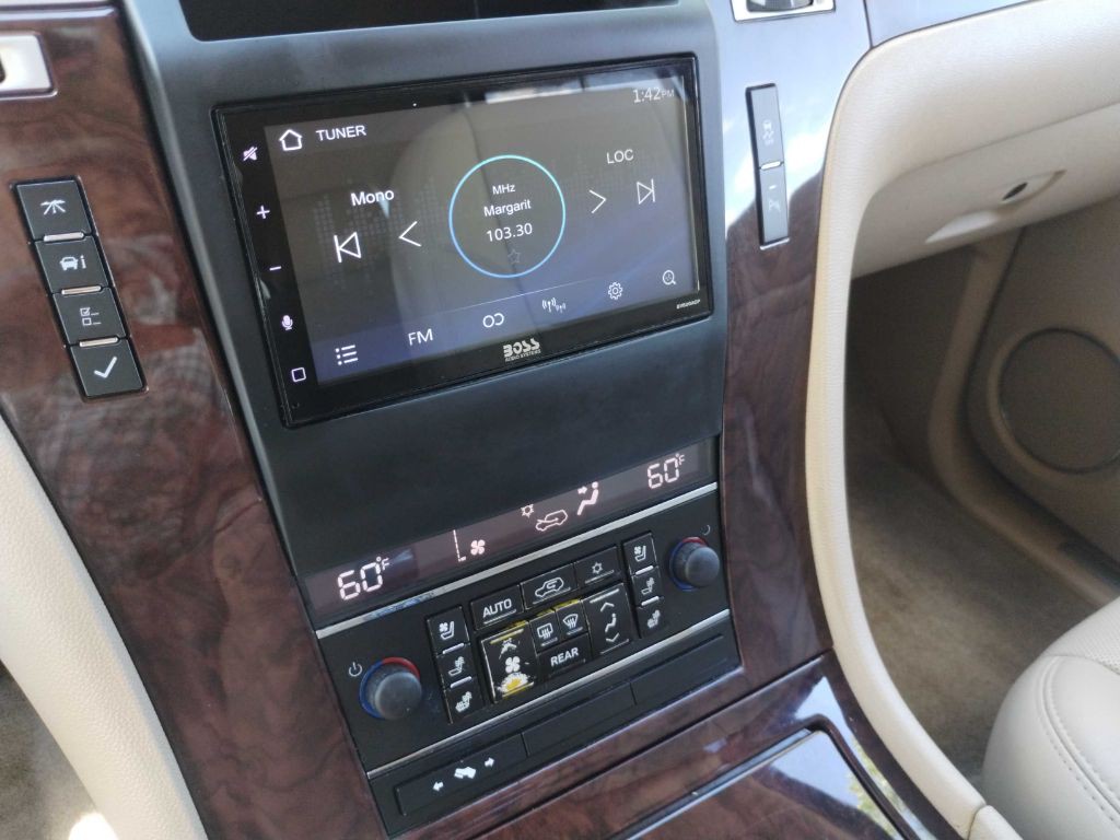 2013 Cadillac Escalade Image 19