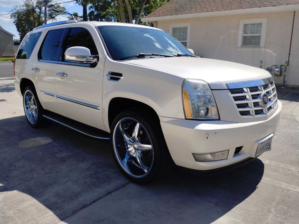 2008 Cadillac Escalade Image 3