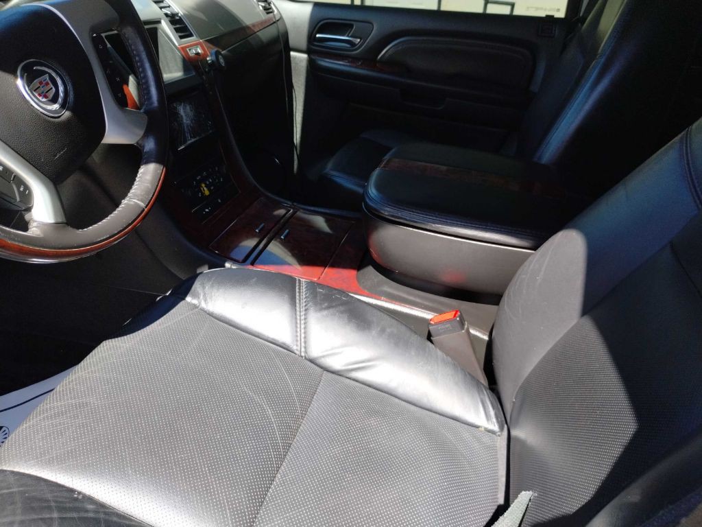 2008 Cadillac Escalade Image 12