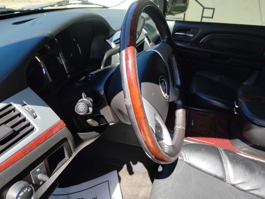 2008 Cadillac Escalade Image 16