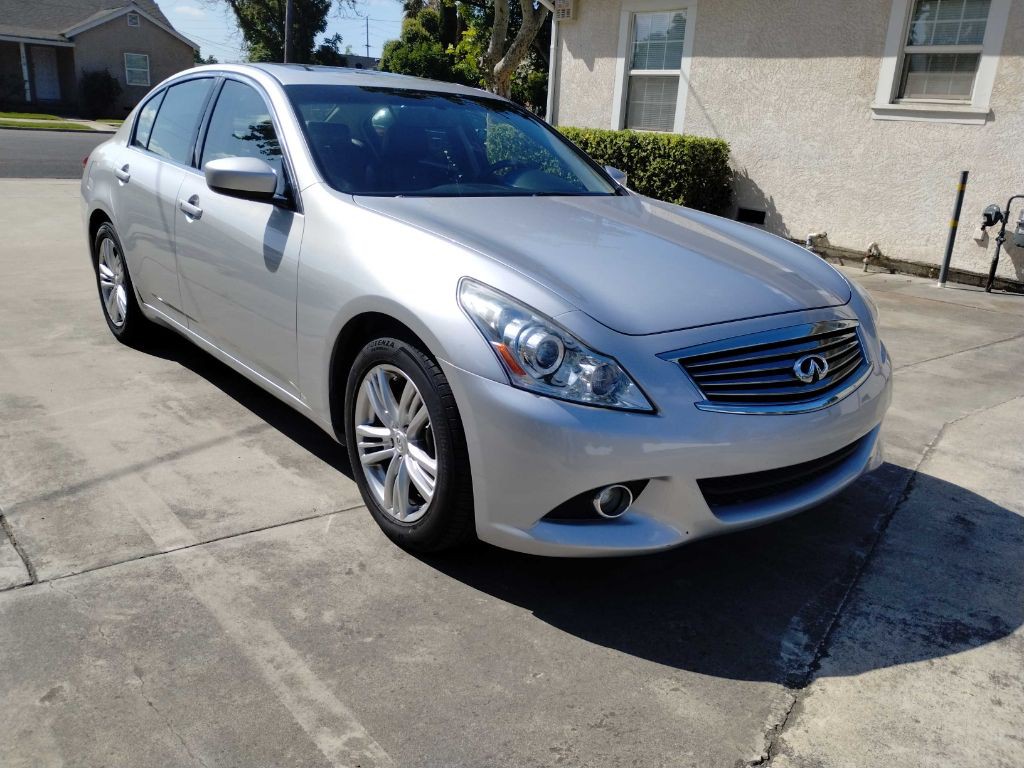 2011 INFINITI G37 Image 2