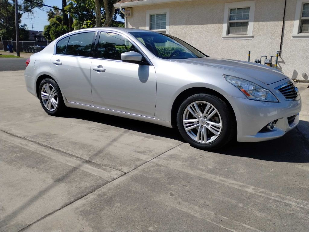 2011 INFINITI G37 Image 6