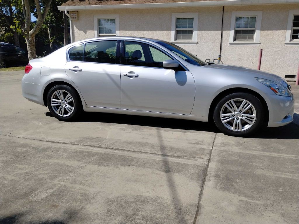 2011 INFINITI G37 Image 8