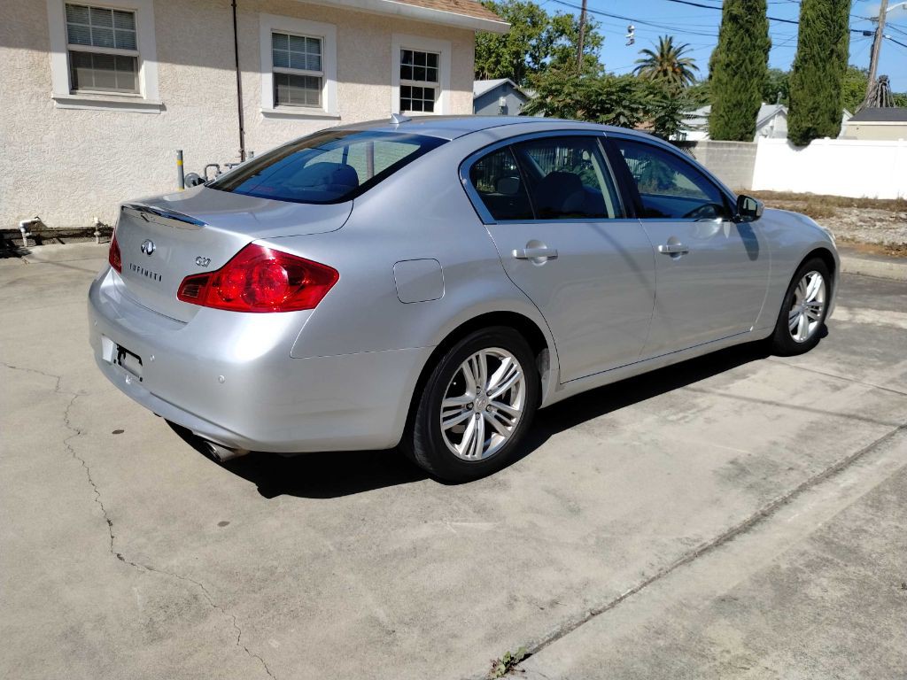 2011 INFINITI G37 Image 10