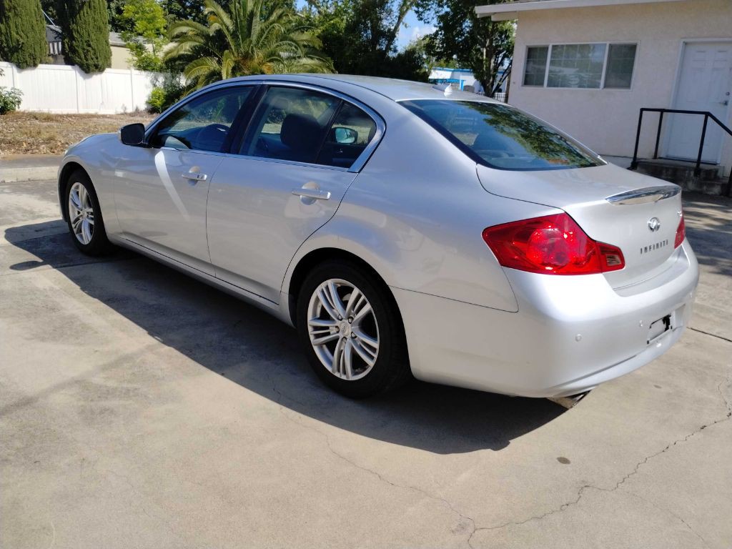 2011 INFINITI G37 Image 12