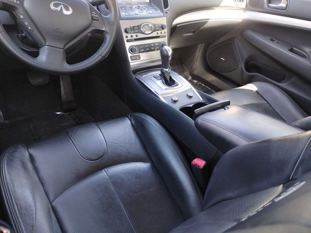 2011 INFINITI G37 Image 14
