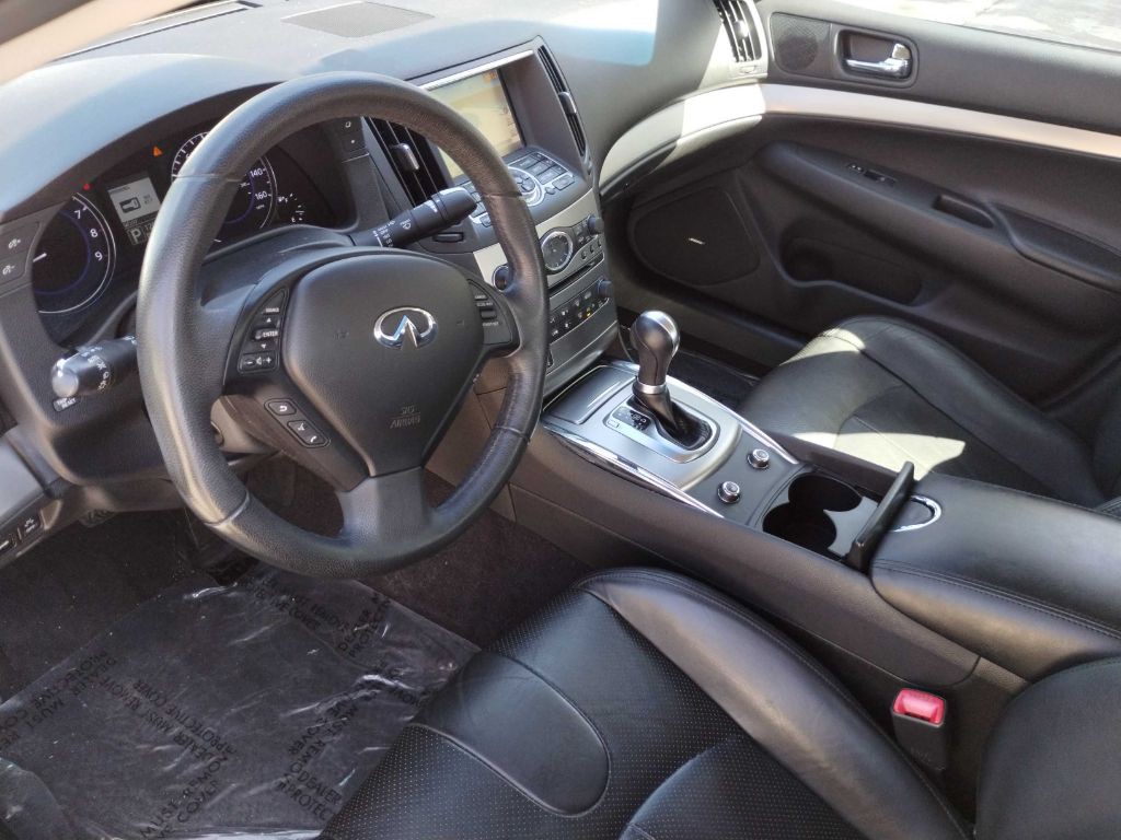 2011 INFINITI G37 Image 17