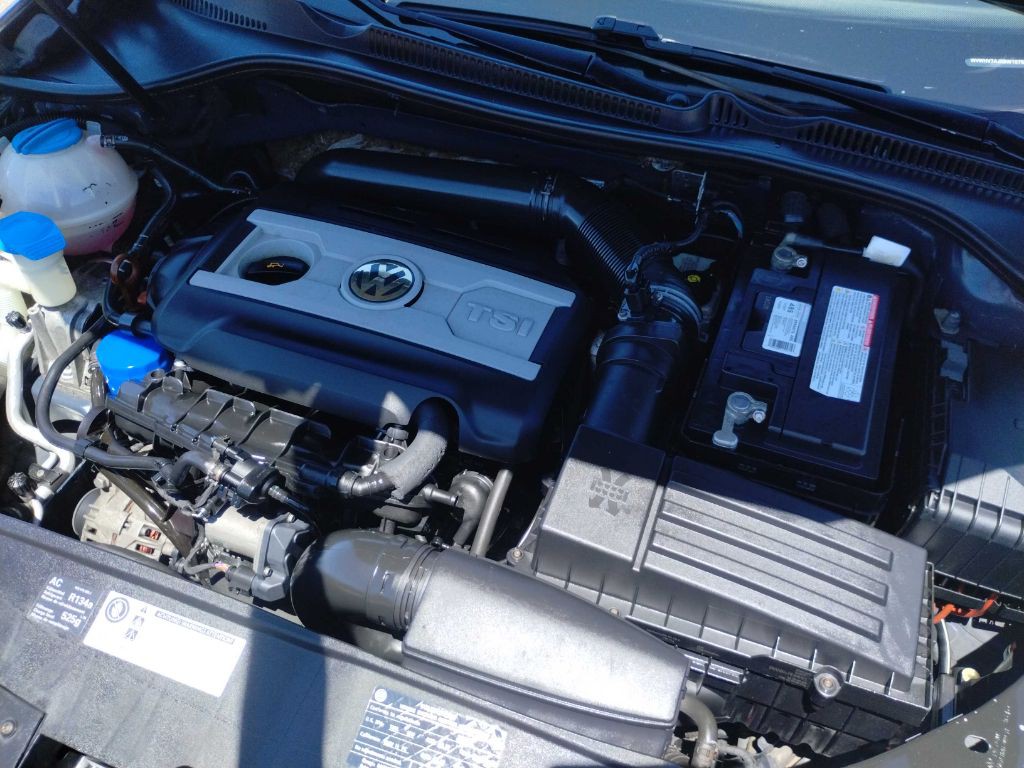 2011 Volkswagen GTI Image 16