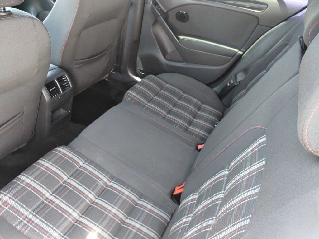 2011 Volkswagen GTI Image 10
