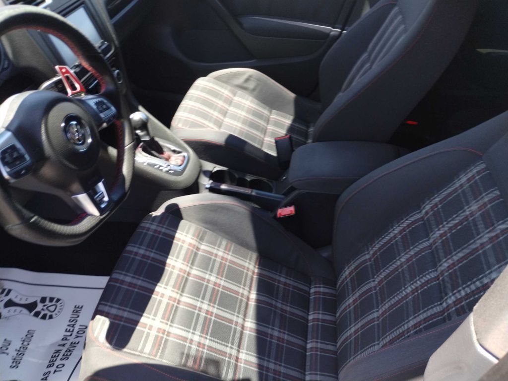 2011 Volkswagen GTI Image 12