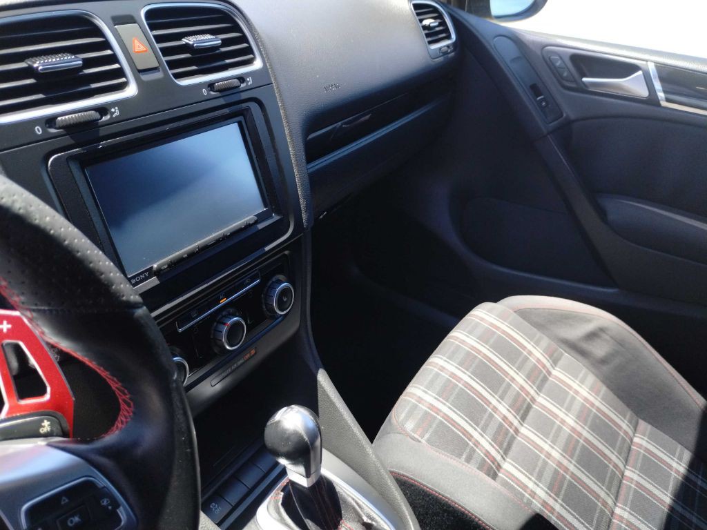 2011 Volkswagen GTI Image 15