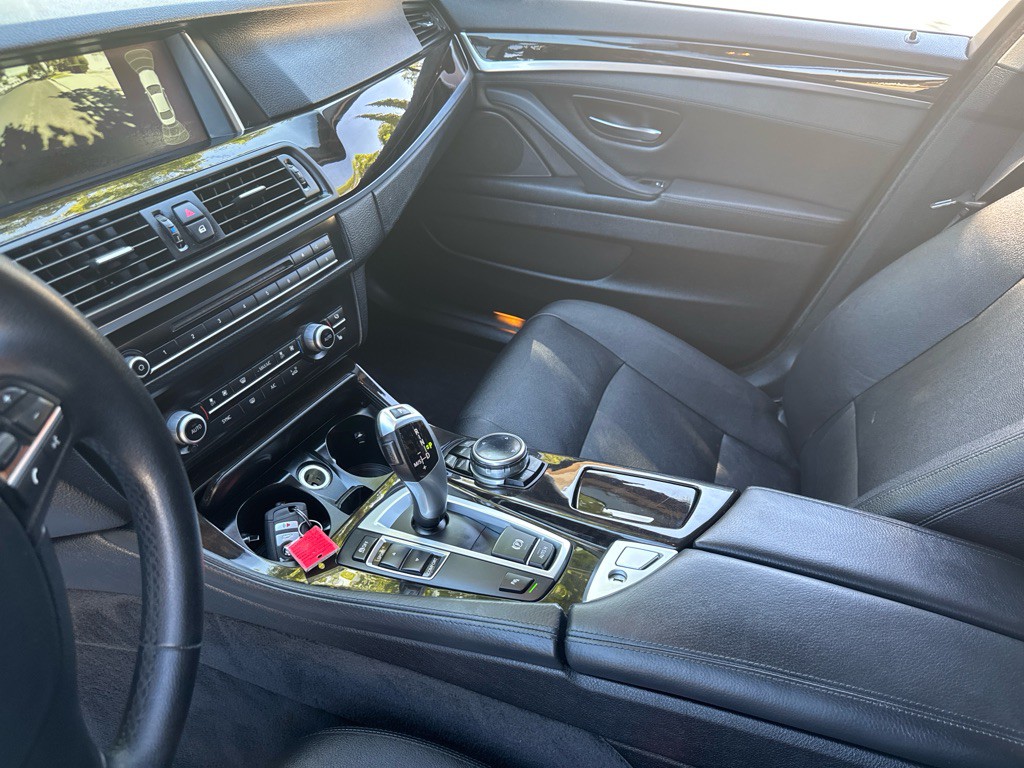 2014 BMW 5 Series Image 25