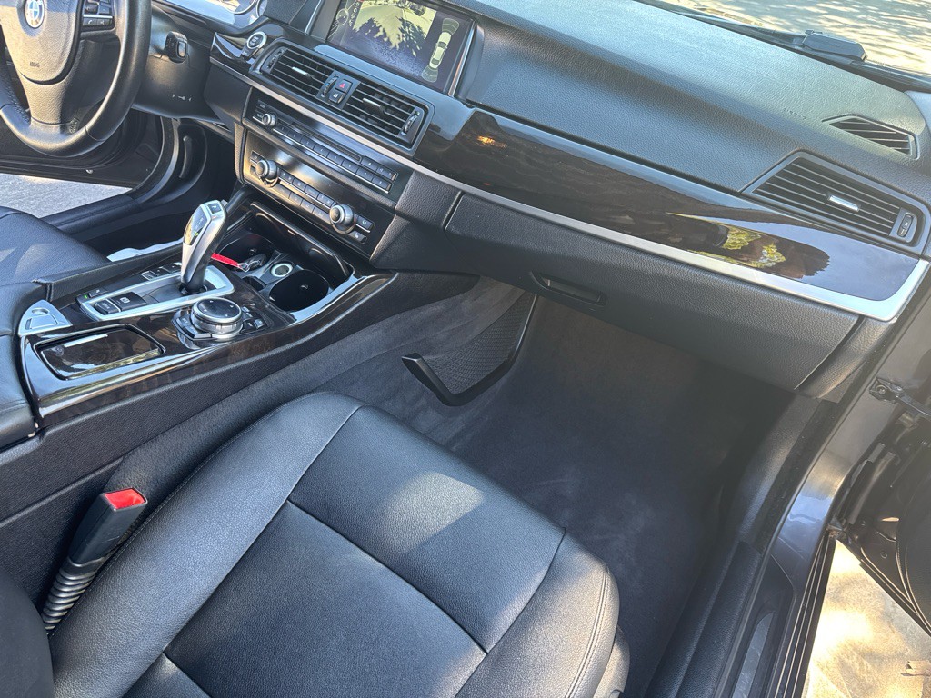 2014 BMW 5 Series Image 29