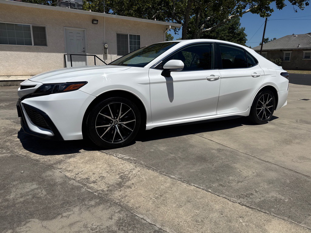 2022 Toyota Camry Image 2