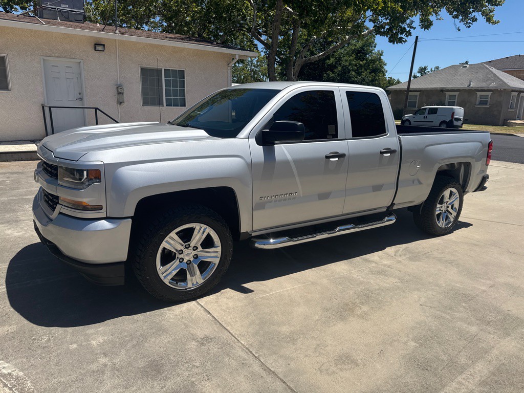 2017 Chevrolet Silverado 1500 Image 2