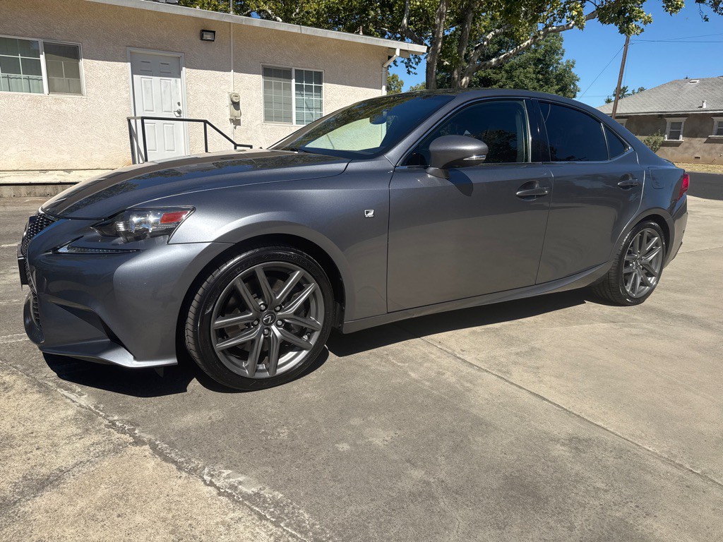 2016 Lexus IS Image 2