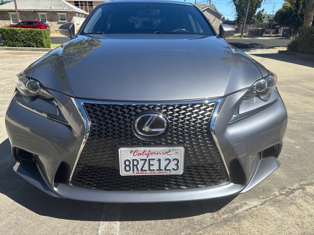 2016 Lexus IS Image 4