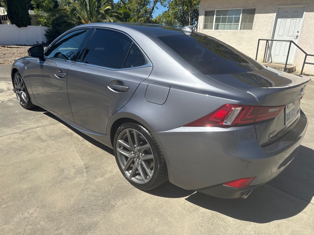 2016 Lexus IS Image 10