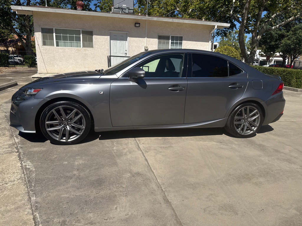 2016 Lexus IS Image 11