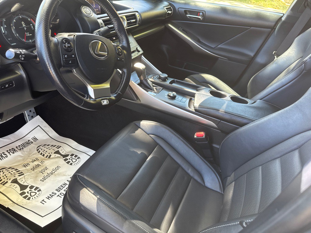 2016 Lexus IS Image 12
