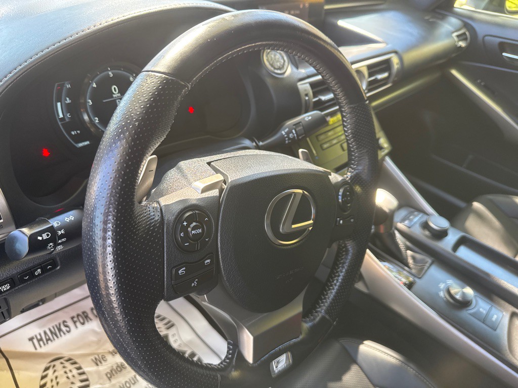 2016 Lexus IS Image 15