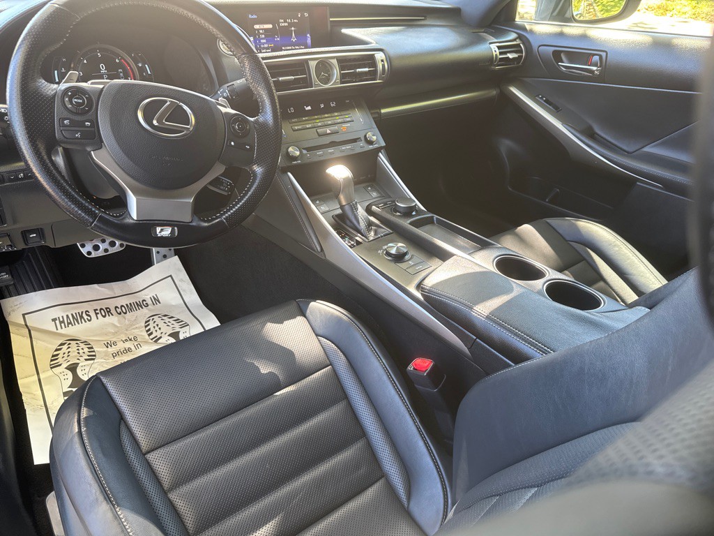 2016 Lexus IS Image 18