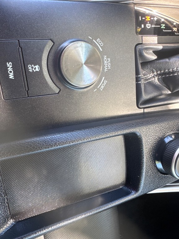 2016 Lexus IS Image 21