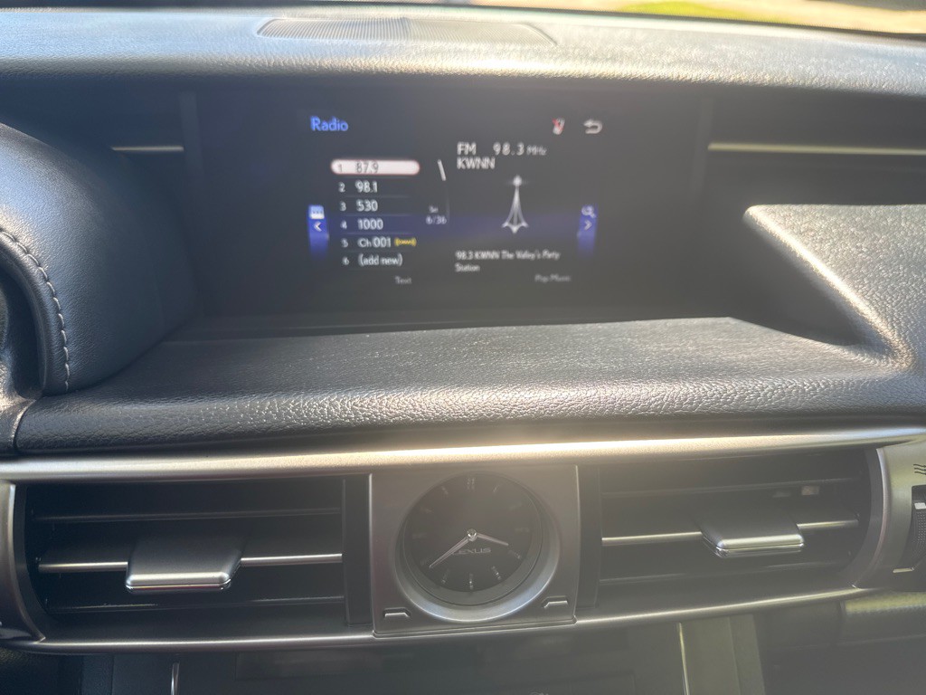 2016 Lexus IS Image 22