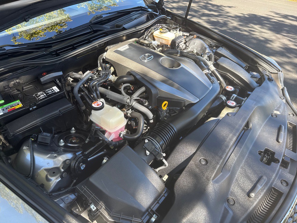 2016 Lexus IS Image 26