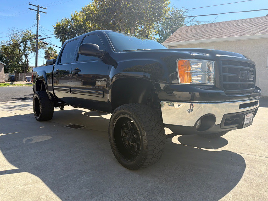 2012 GMC Sierra Image 2