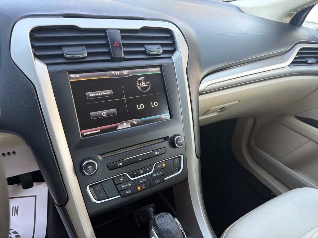 2016 Ford Fusion Image 9