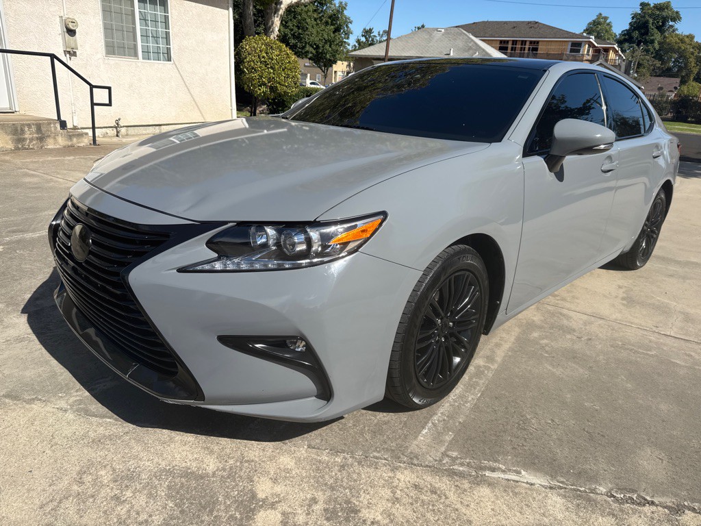 2018 Lexus ES Image 2