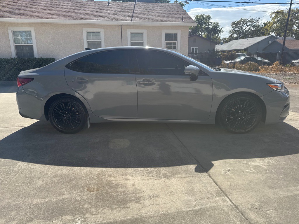 2018 Lexus ES Image 5