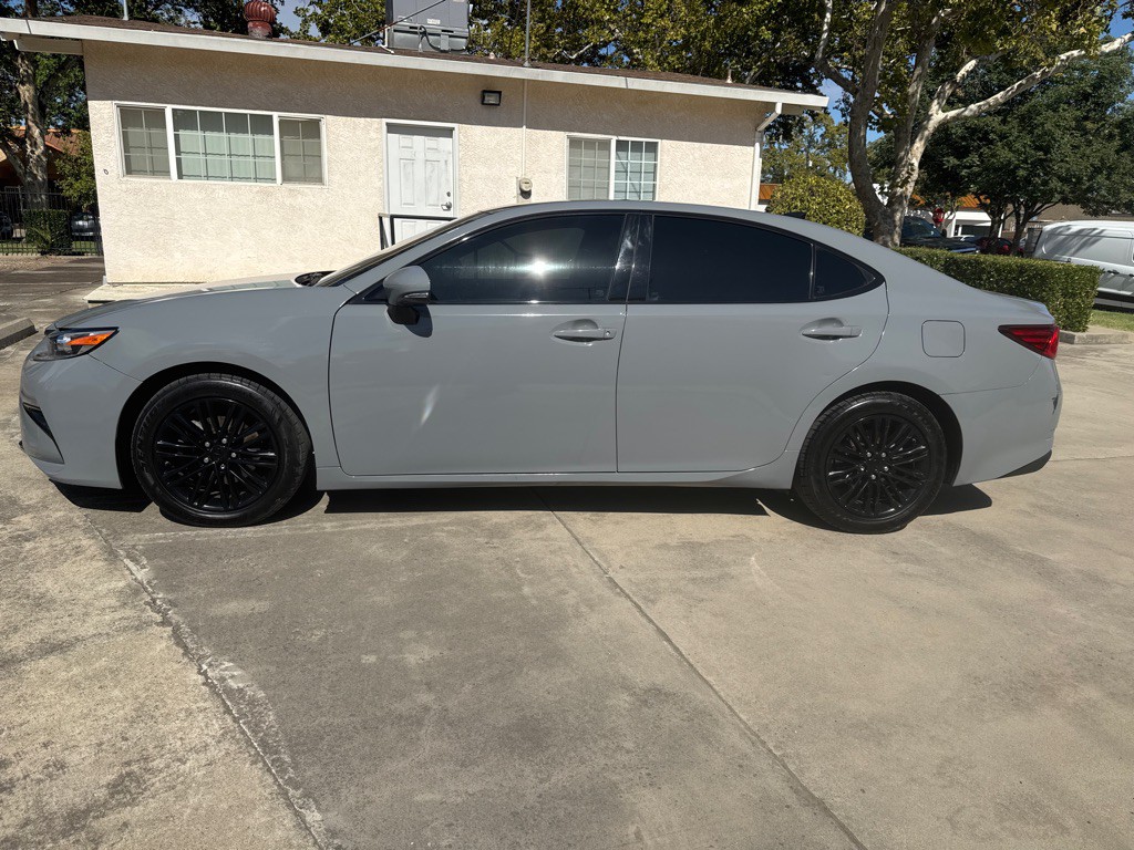 2018 Lexus ES Image 8