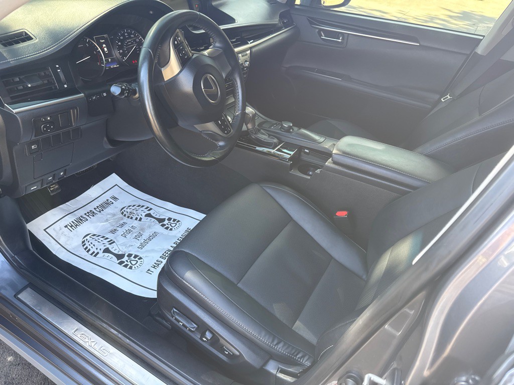 2018 Lexus ES Image 11