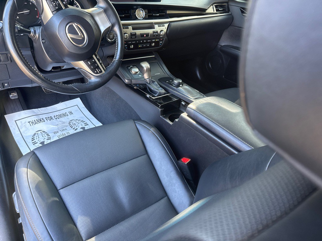 2018 Lexus ES Image 14