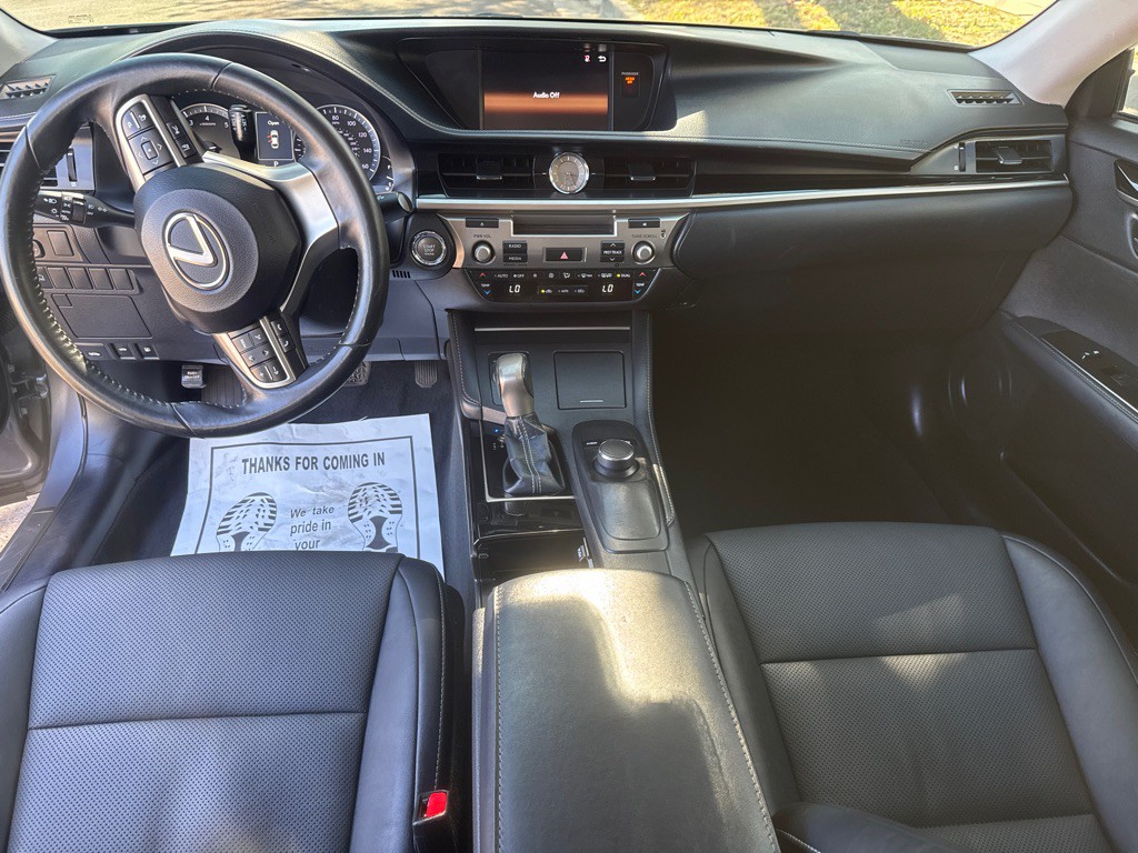 2018 Lexus ES Image 15