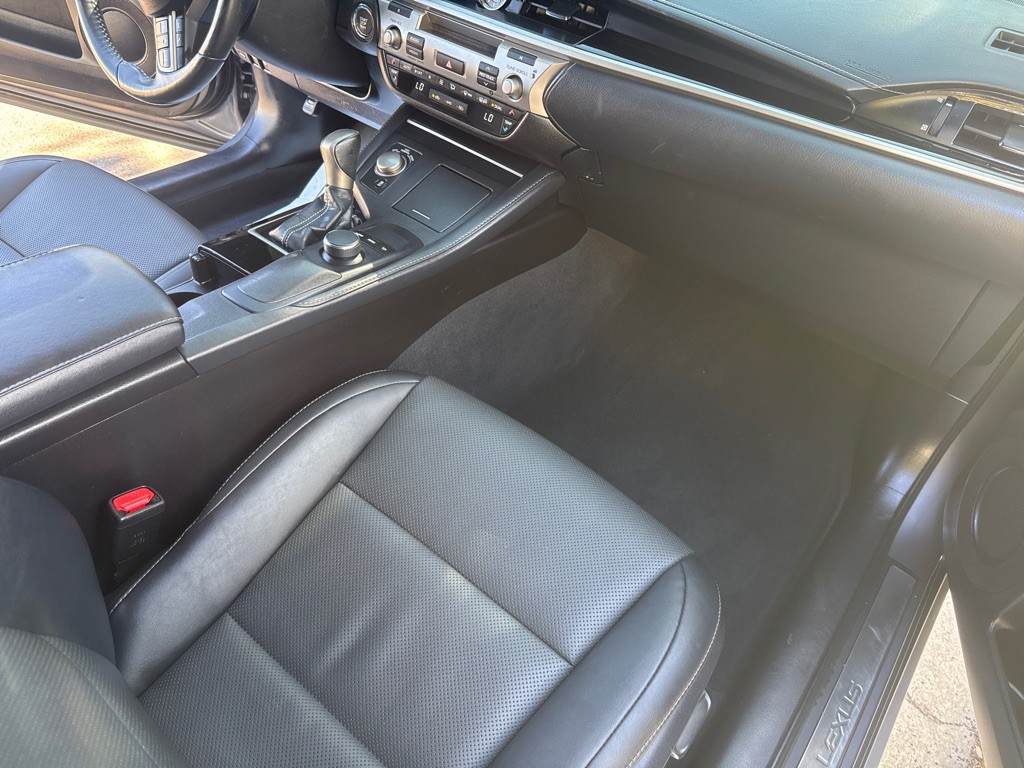2018 Lexus ES Image 17