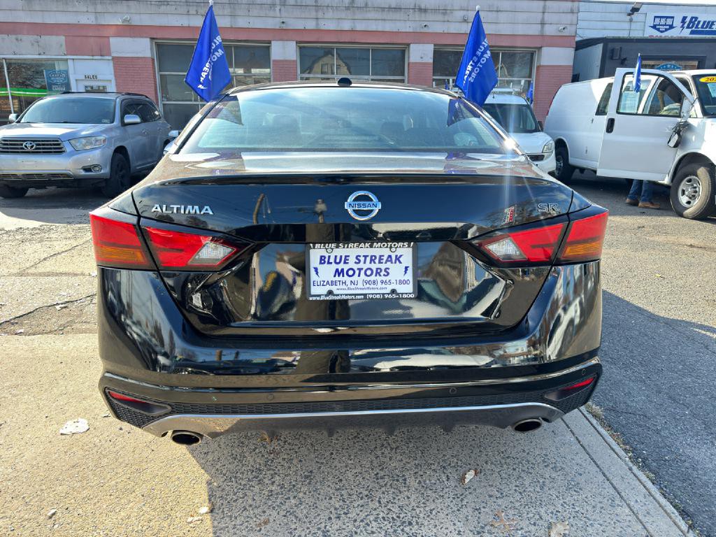 2022 Nissan Altima Image 9
