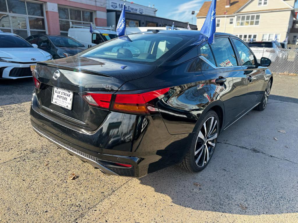 2022 Nissan Altima Image 10