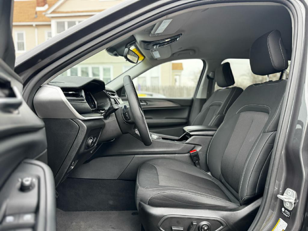 2023 Jeep Grand Cherokee Image 16