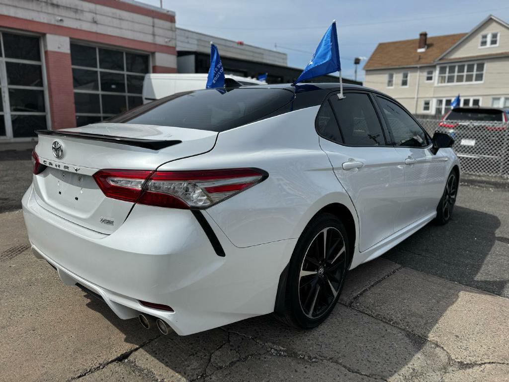 2019 Toyota Camry Image 10