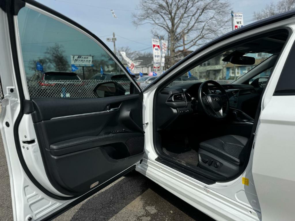 2019 Toyota Camry Image 13