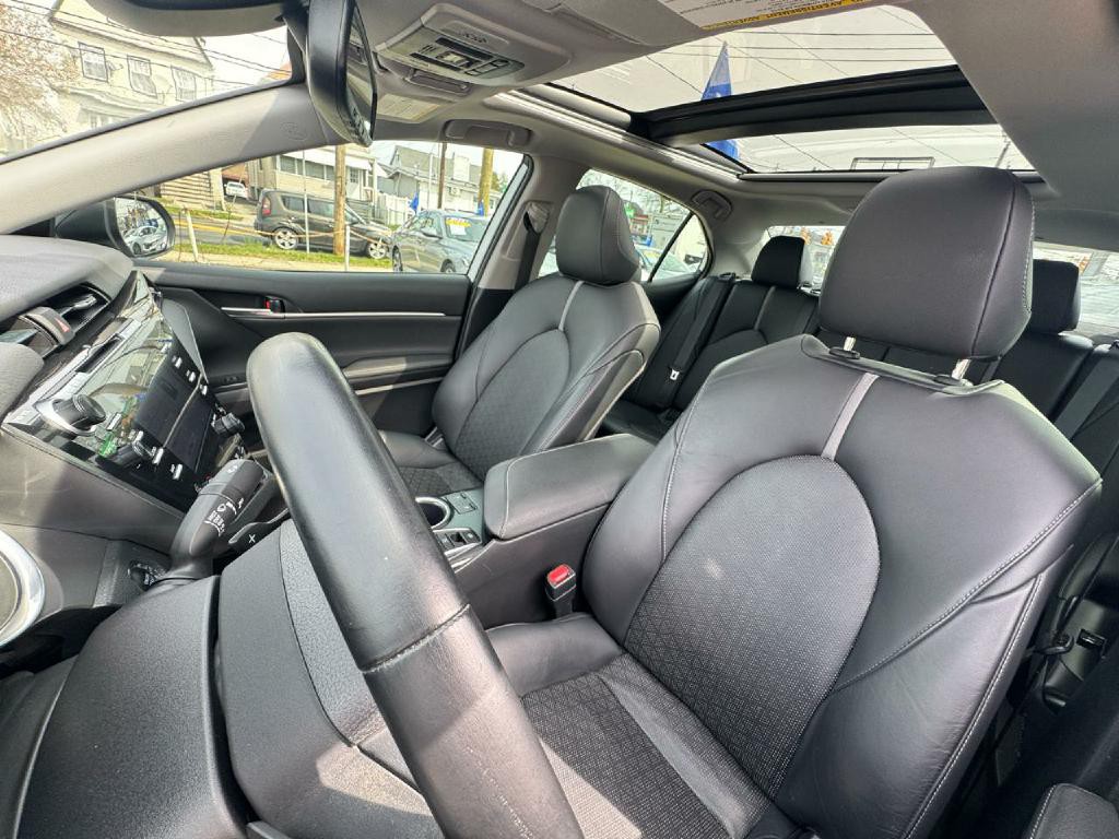 2019 Toyota Camry Image 16