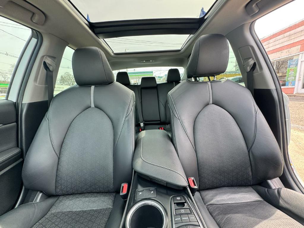 2019 Toyota Camry Image 19