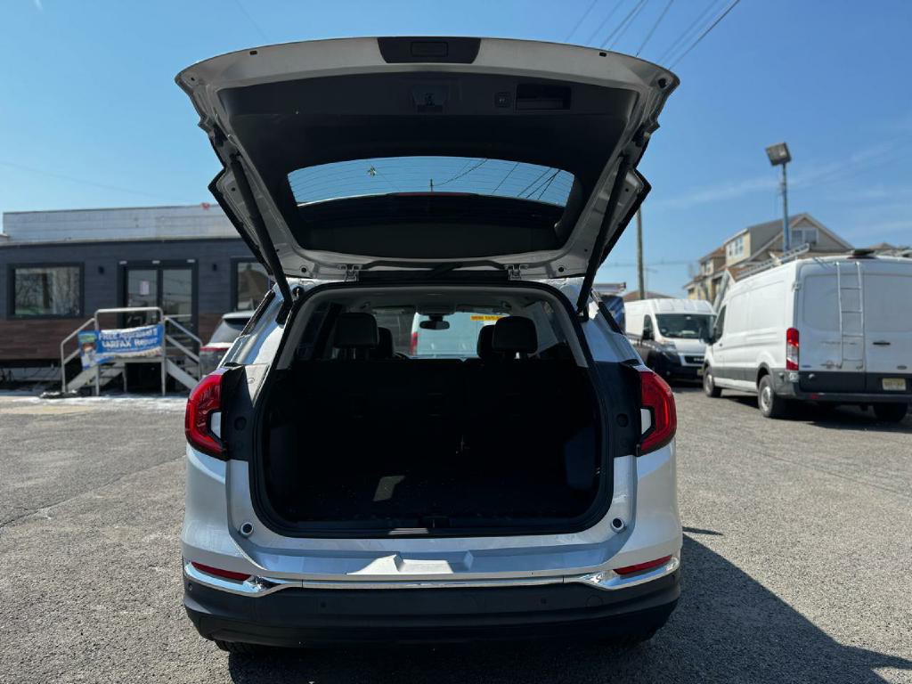 2022 GMC Terrain Image 12