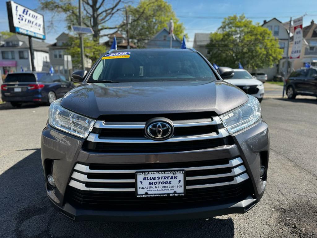 2019 Toyota Highlander Image 2