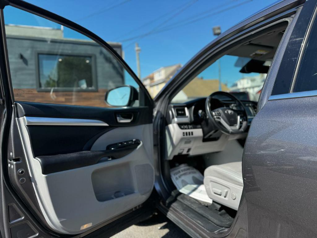 2019 Toyota Highlander Image 16